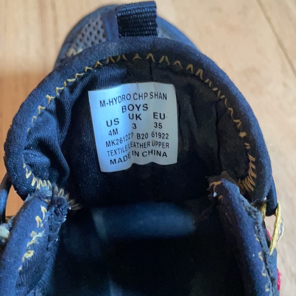 Boys Merrell water sandals. Size 4 - Picture 7 of 7